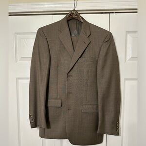 Axcess by Claiborne, Taupe 40R suit 32x32, 100% wool, excellent condition